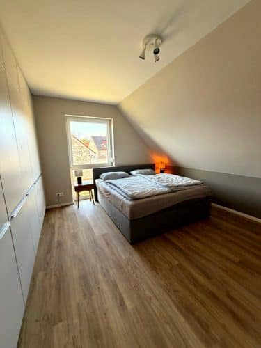 Boxspringbett und Einbauschrank