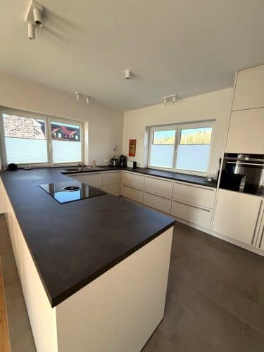 Moderne Küche mit Vollausstattung